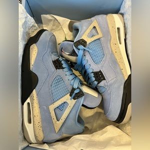 Jordan 4 Retro University Blue size 7 M